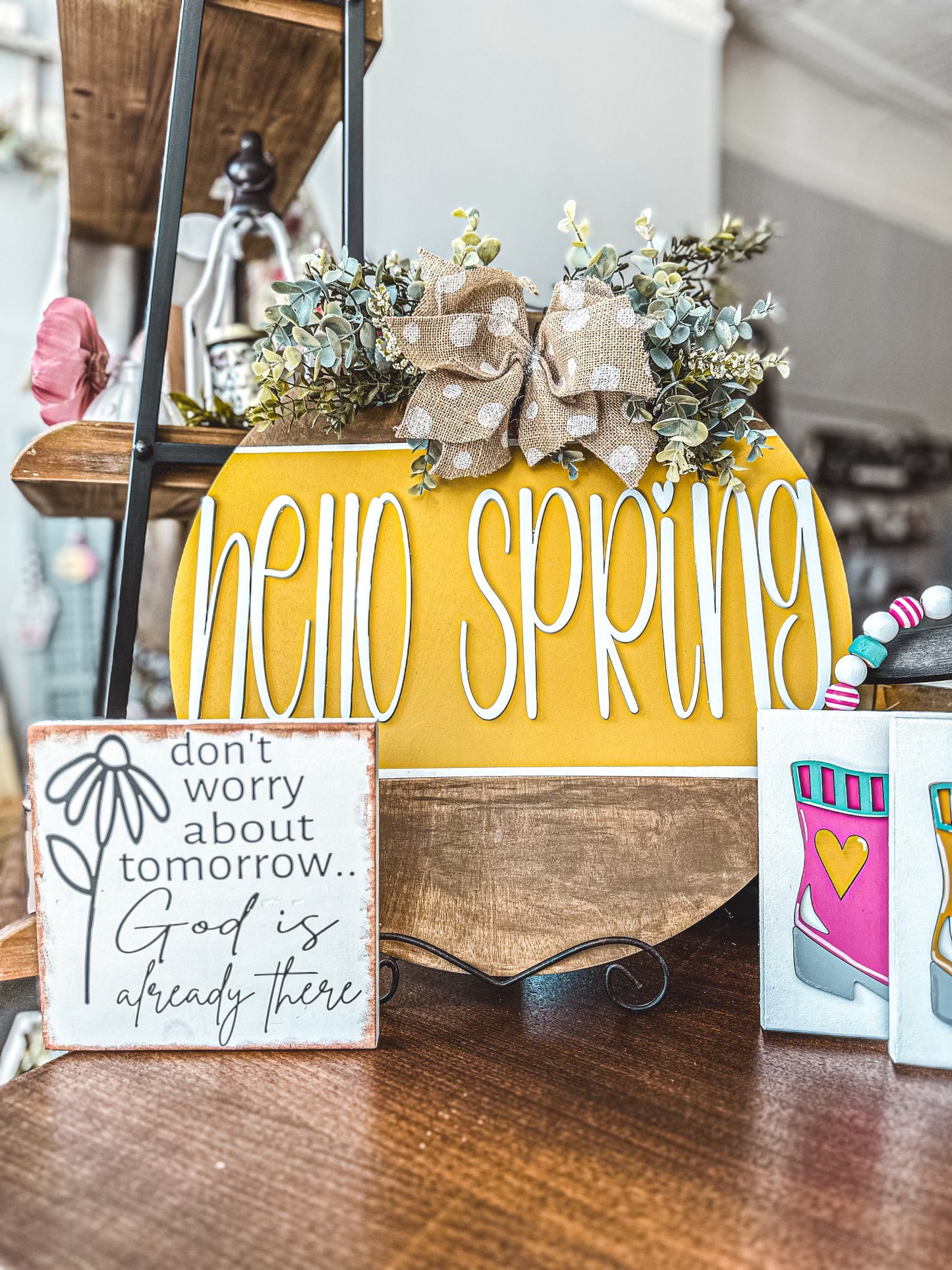 Hello Spring Round- yellow