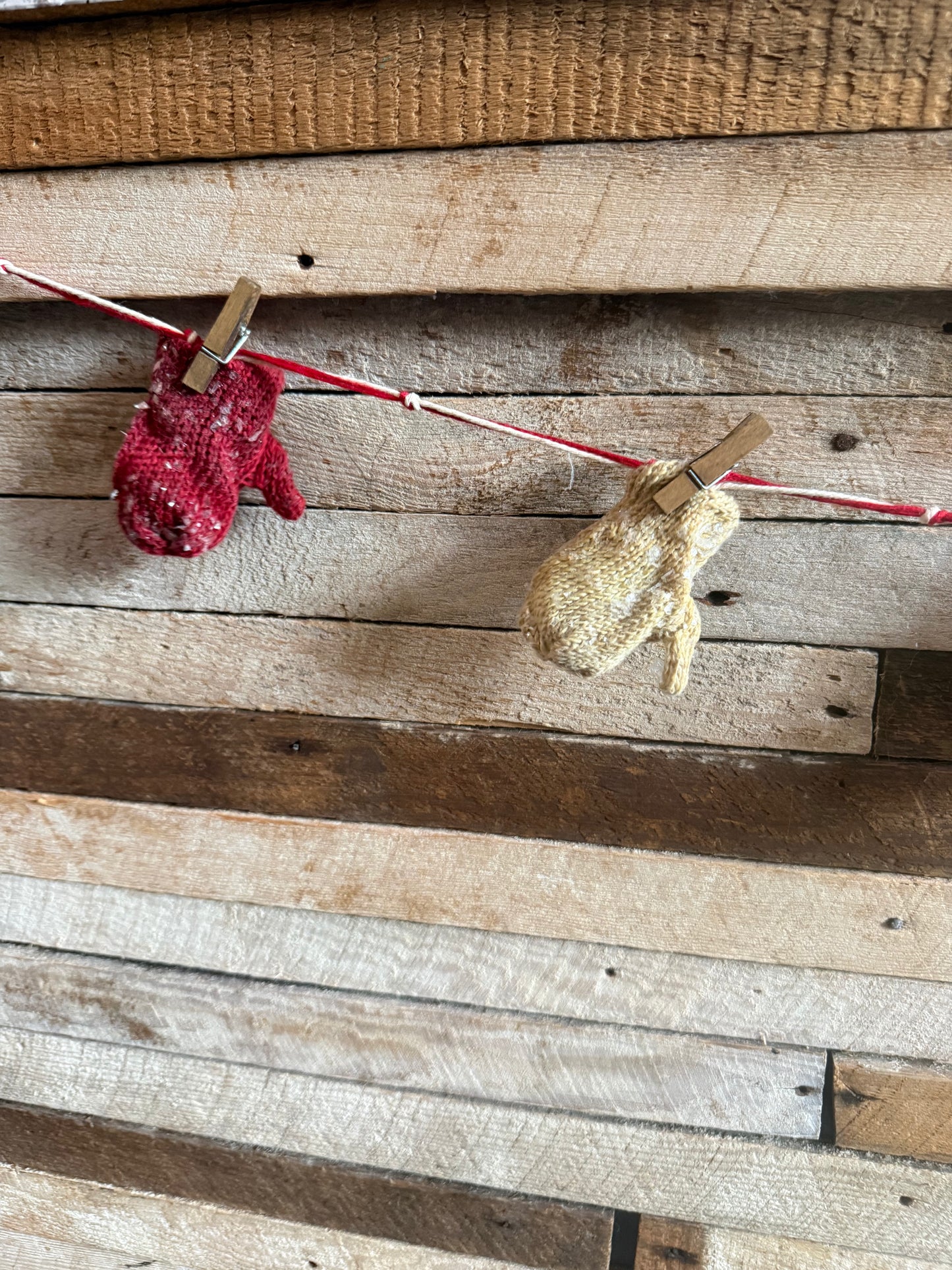 Mittens garland