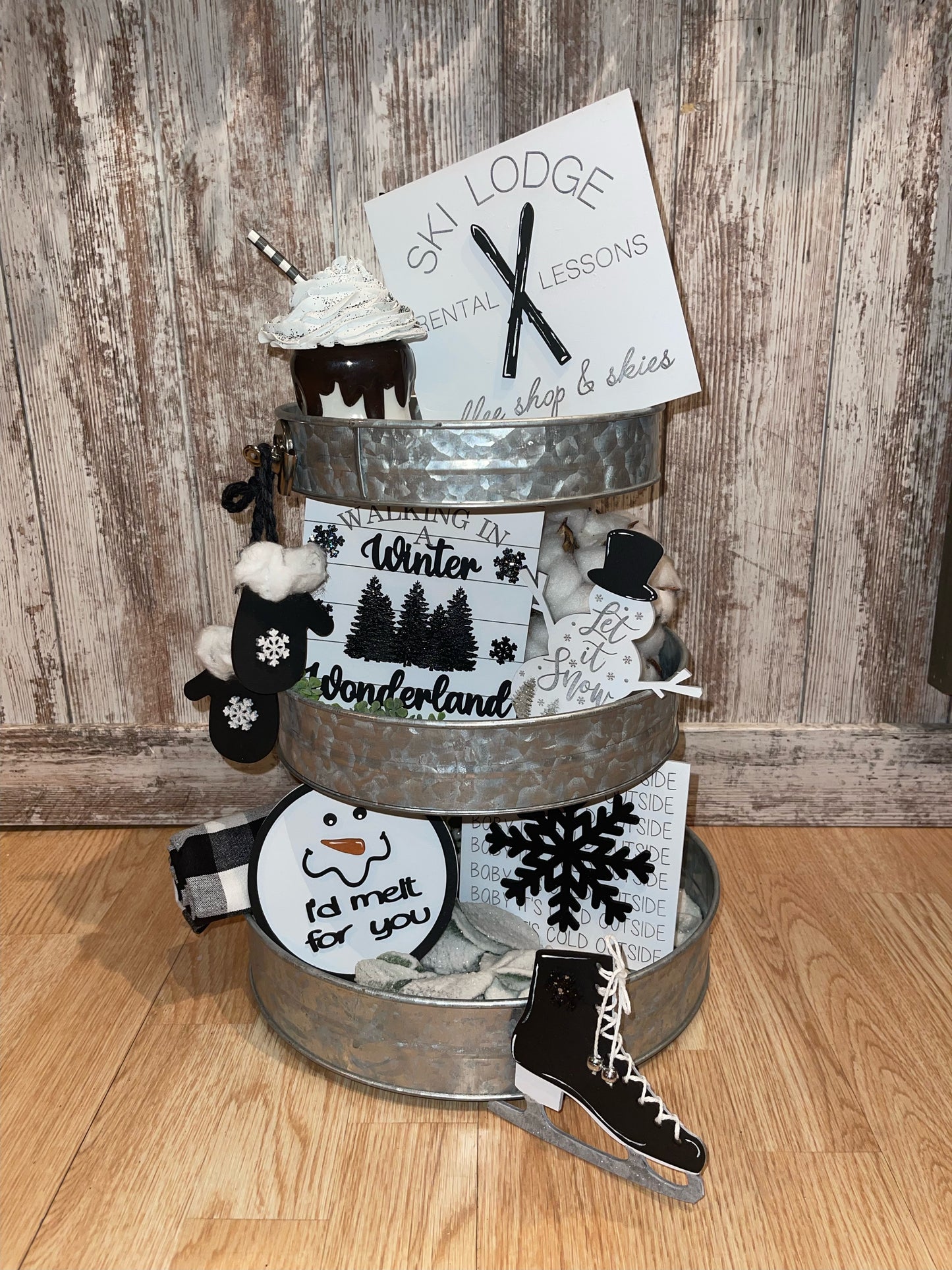 Winter- B/W Tier Tray Set
