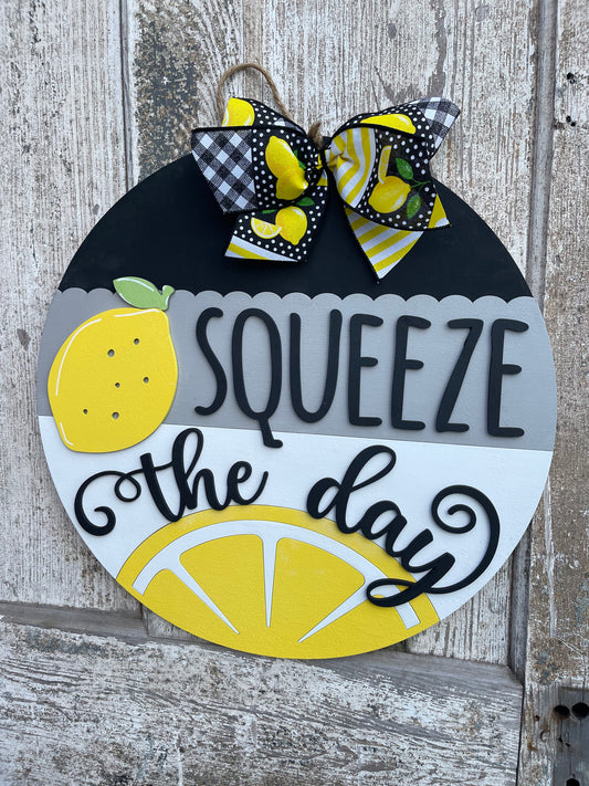 Squeeze the day lemon 18”